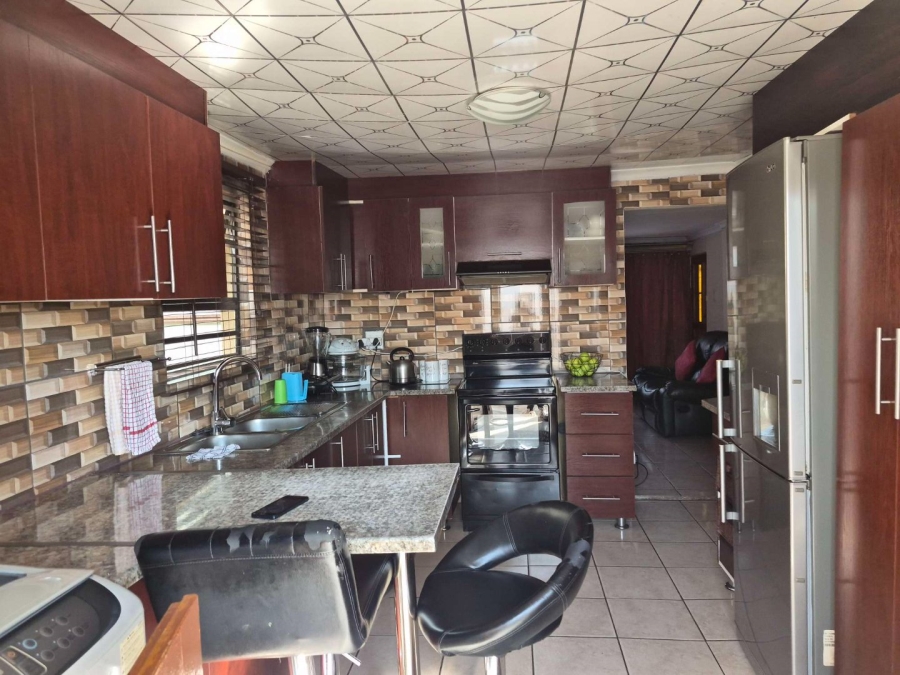 2 Bedroom Property for Sale in Kwazakhele Eastern Cape
